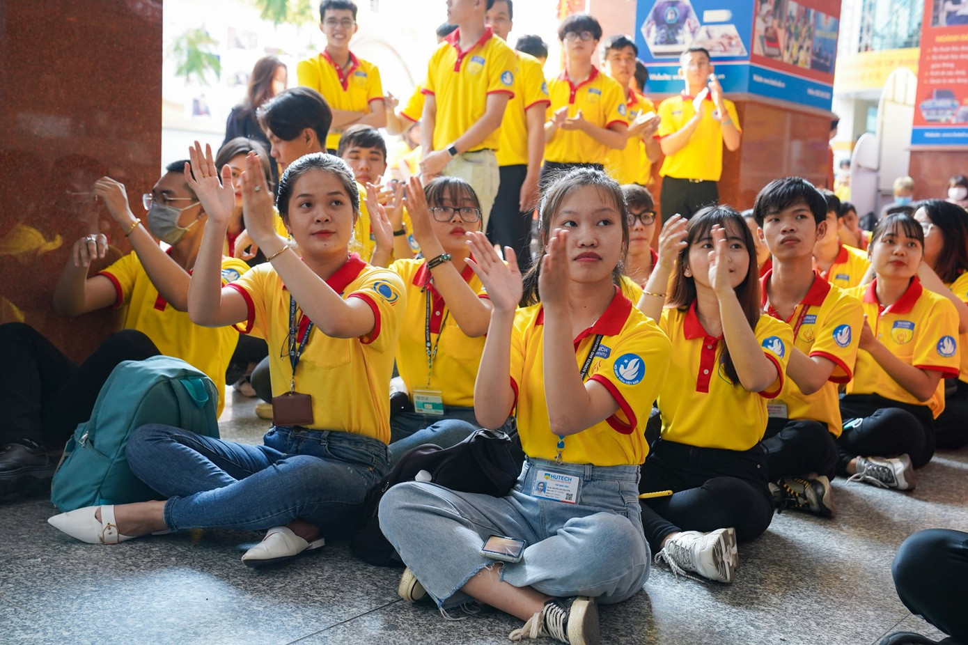 Sinh viên trường ĐH Công nghệ TP. HCM ra quân chiến dịch “Xuân tình nguyện” ảnh 6