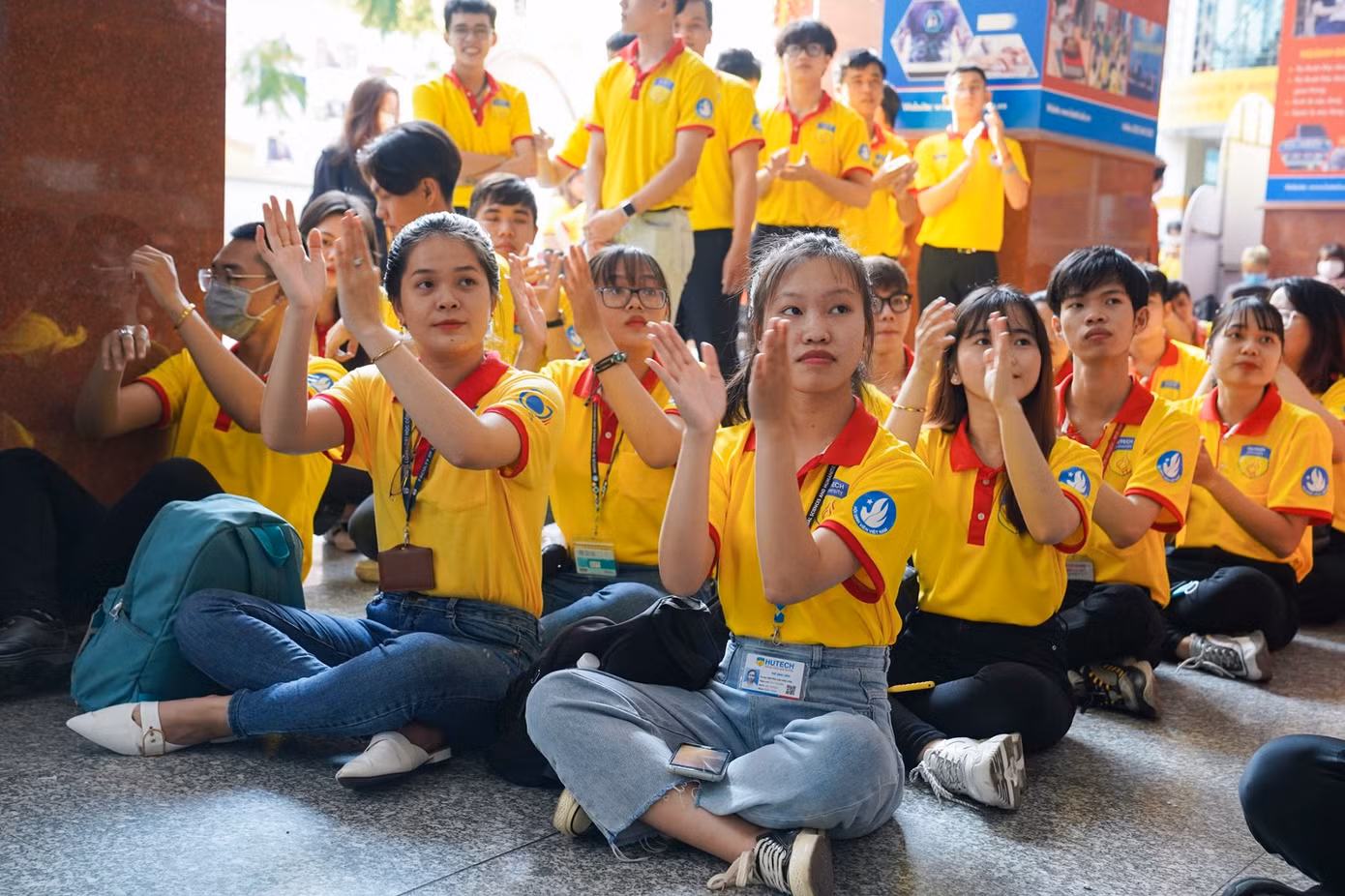 Sinh viên trường ĐH Công nghệ TP. HCM ra quân chiến dịch “Xuân tình nguyện” ảnh 6