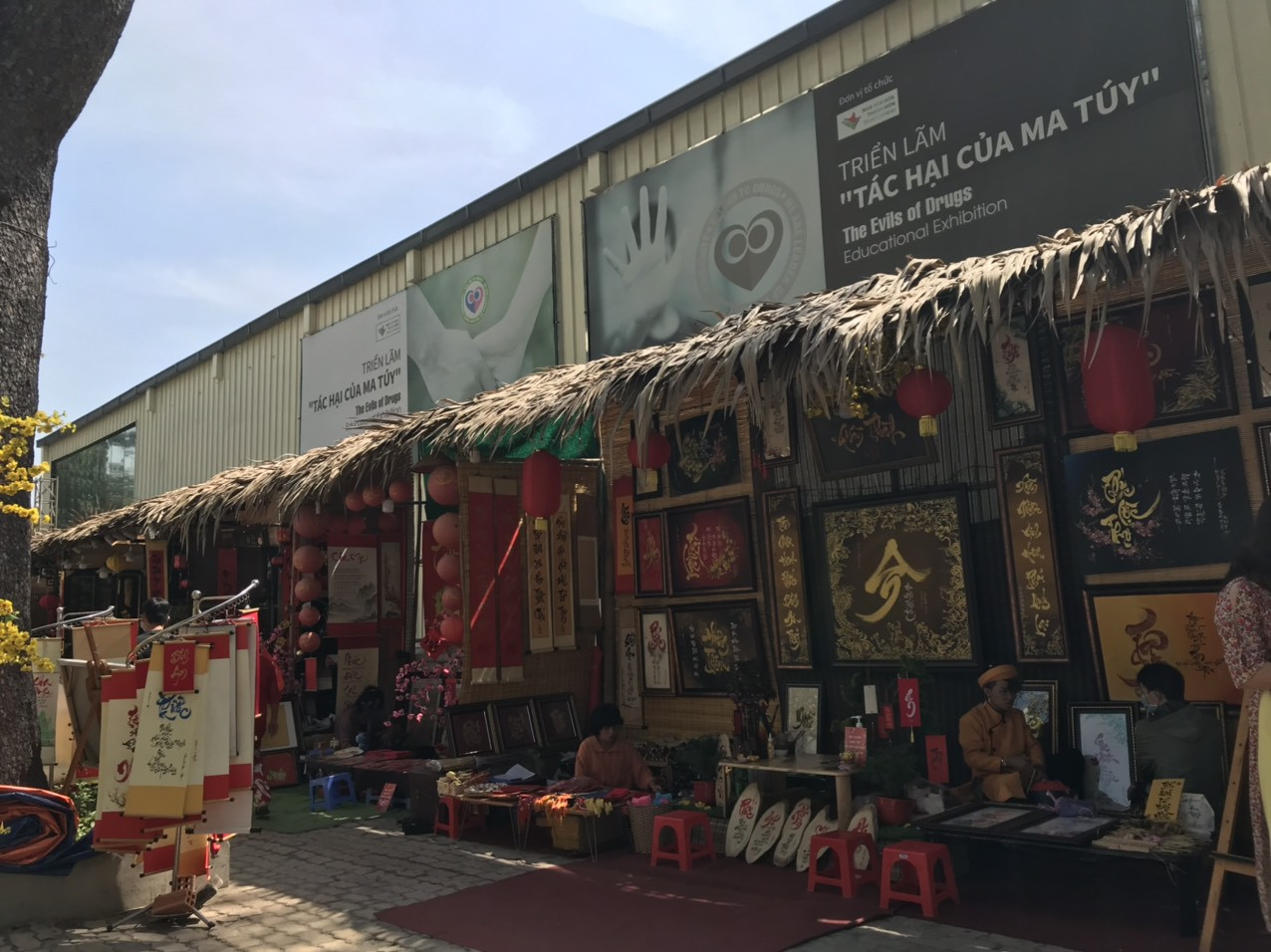 Lo ngại dịch bệnh, "phố ông đồ" tại TP. HCM vắng bóng người trẻ ảnh 20