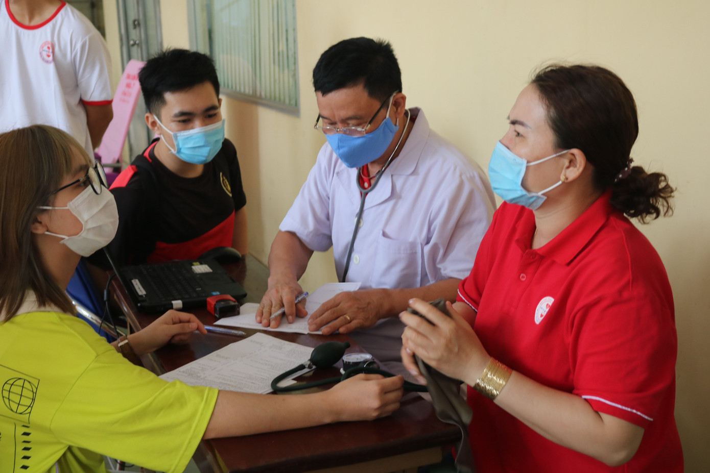 Hội Sinh viên trường ĐH KHTN (ĐHQG TP. HCM) tổ chức chương trình hiến máu tình nguyện ảnh 4