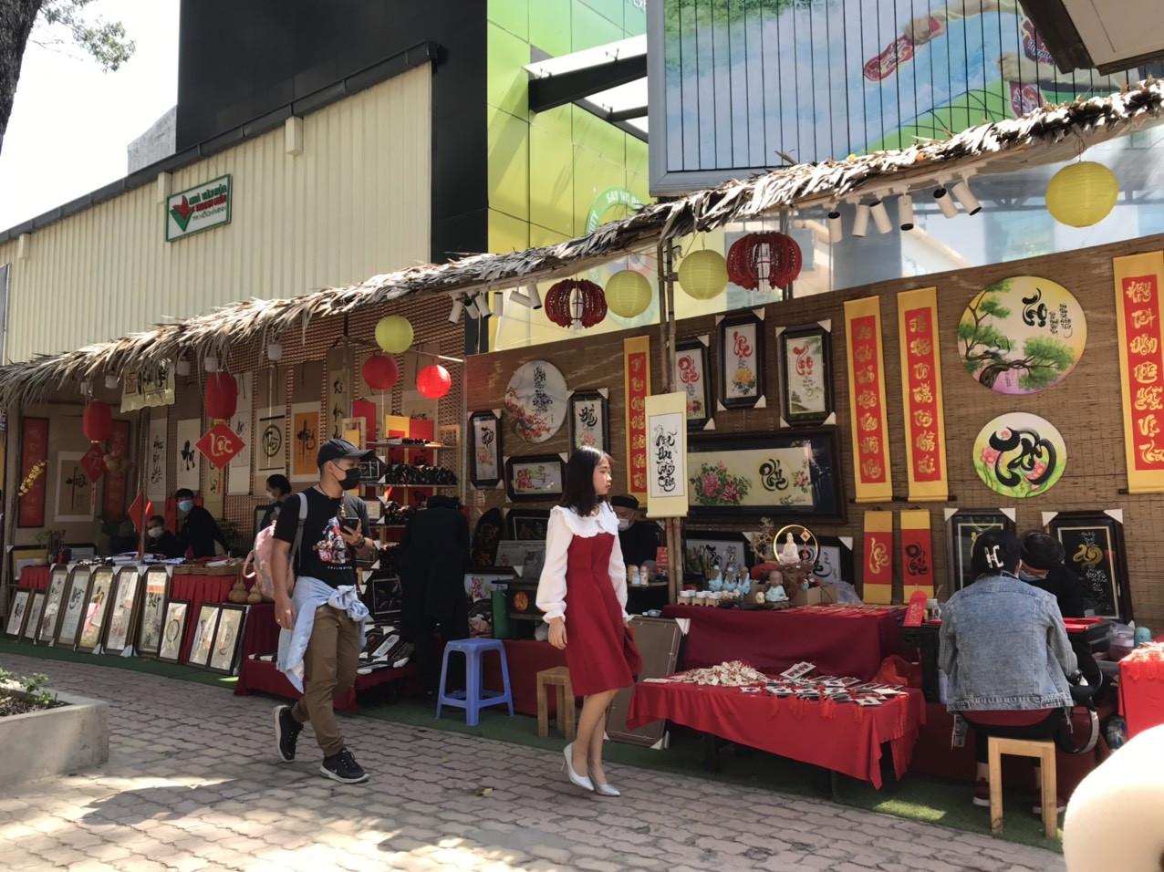 Lo ngại dịch bệnh, "phố ông đồ" tại TP. HCM vắng bóng người trẻ ảnh 24