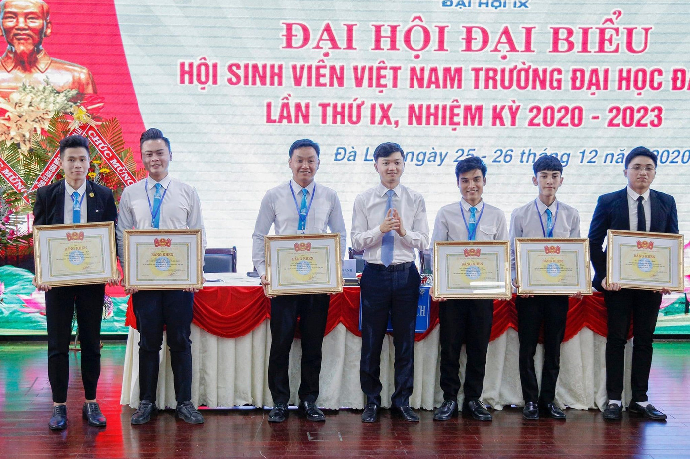 Chàng sinh viên “Sao Tháng Giêng” năng nổ ảnh 3