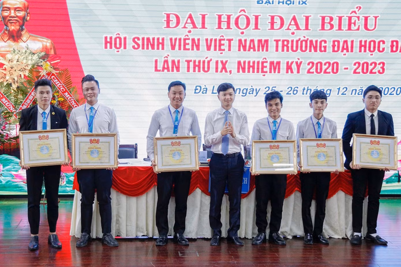 Chàng sinh viên “Sao Tháng Giêng” năng nổ ảnh 3