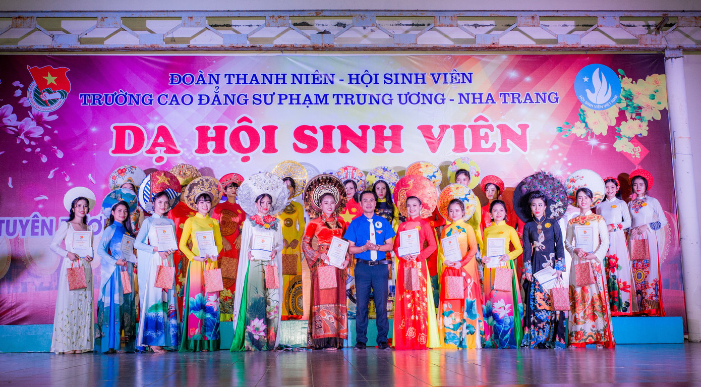 Đoàn trường CĐSP Trung ương Nha Trang tổ chức “Dạ hội chào năm 2021” ảnh 9