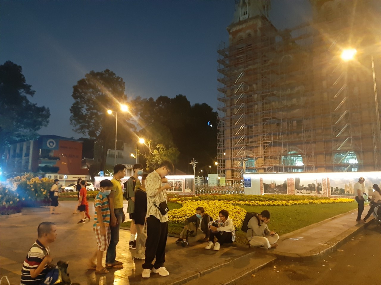 TP. HCM: Hàng quán bắt đầu nhộn nhịp trở lại ảnh 5