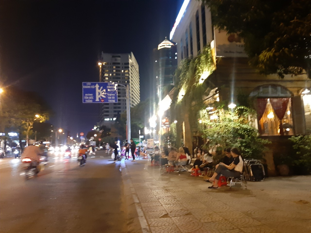 TP. HCM: Hàng quán bắt đầu nhộn nhịp trở lại ảnh 16