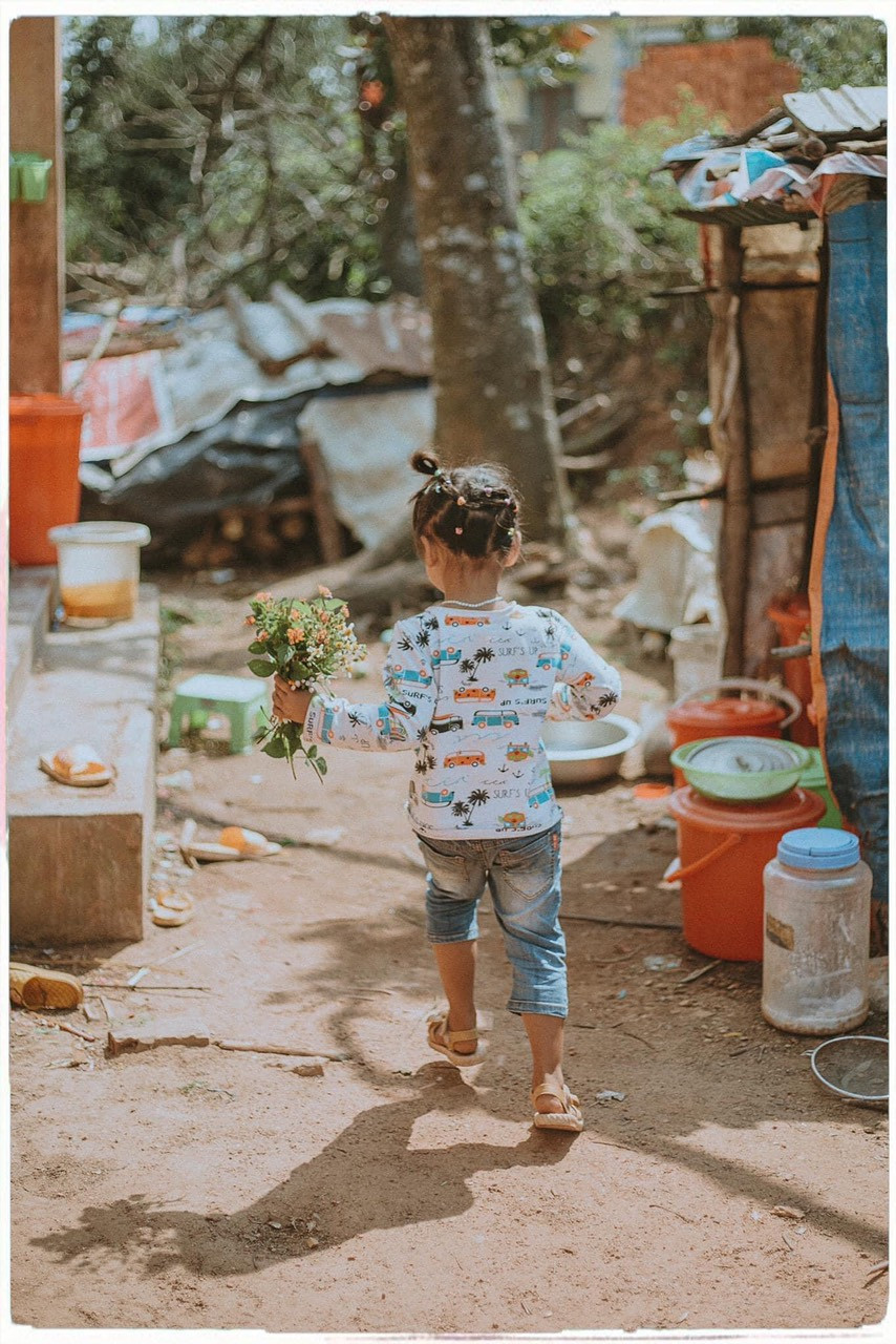 Xúc động bộ ảnh “câu chuyện đặc biệt hai mẹ con” của nữ nhiếp ảnh gia Quảng Ngãi ảnh 18