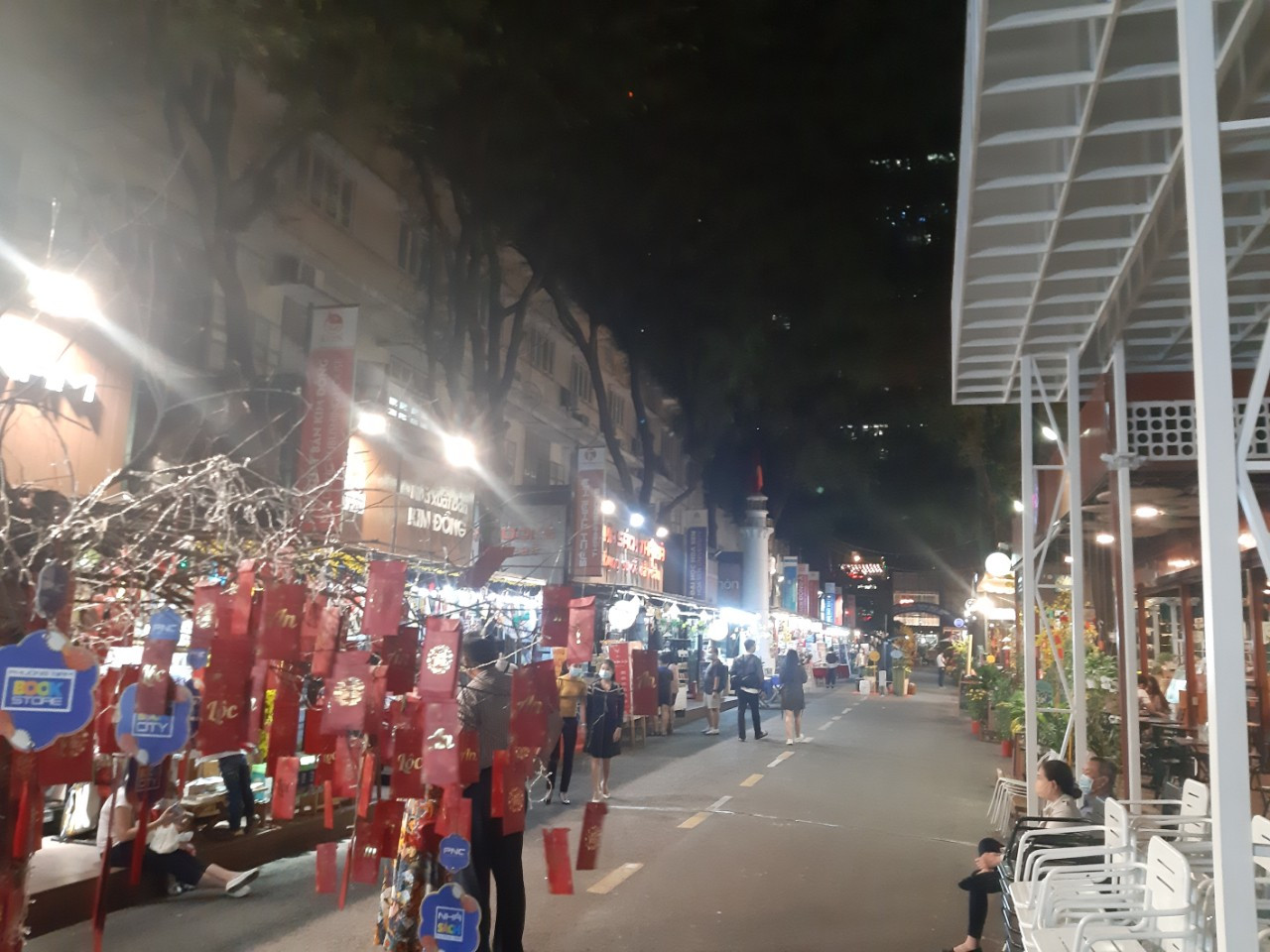 TP. HCM: Hàng quán bắt đầu nhộn nhịp trở lại ảnh 9