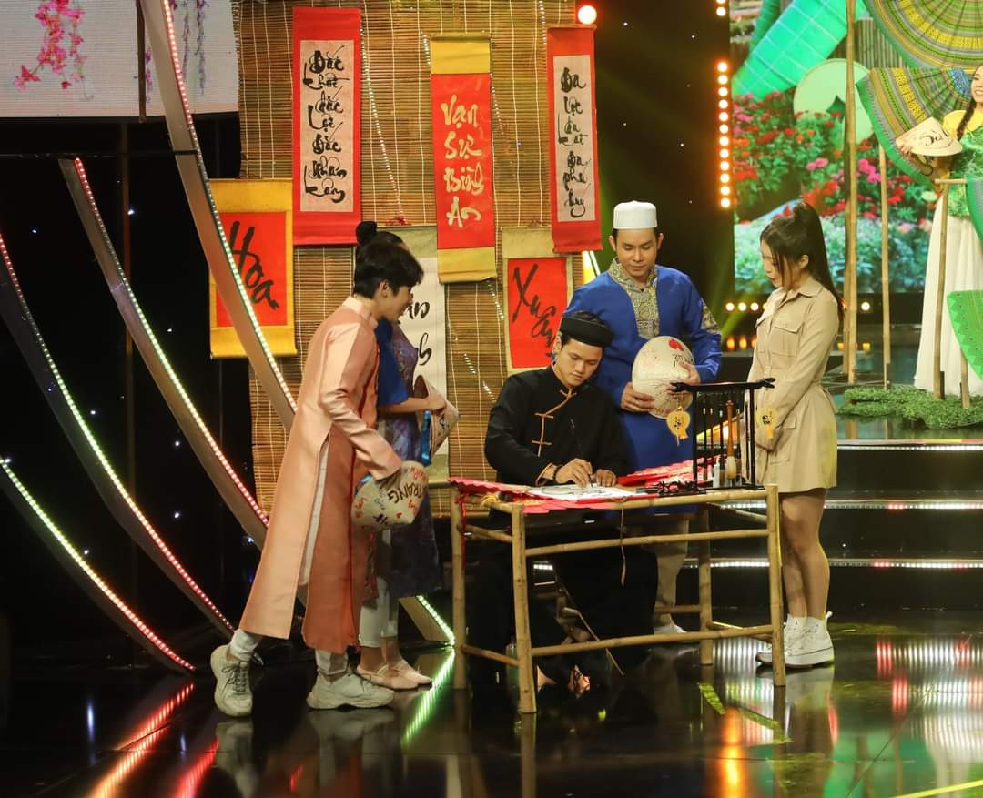 Chàng trai muốn đưa hồn chữ Việt ra thế giới ảnh 2