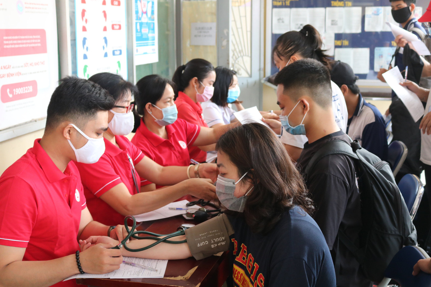 Hội Sinh viên trường ĐH KHTN (ĐHQG TP. HCM) tổ chức chương trình hiến máu tình nguyện ảnh 1