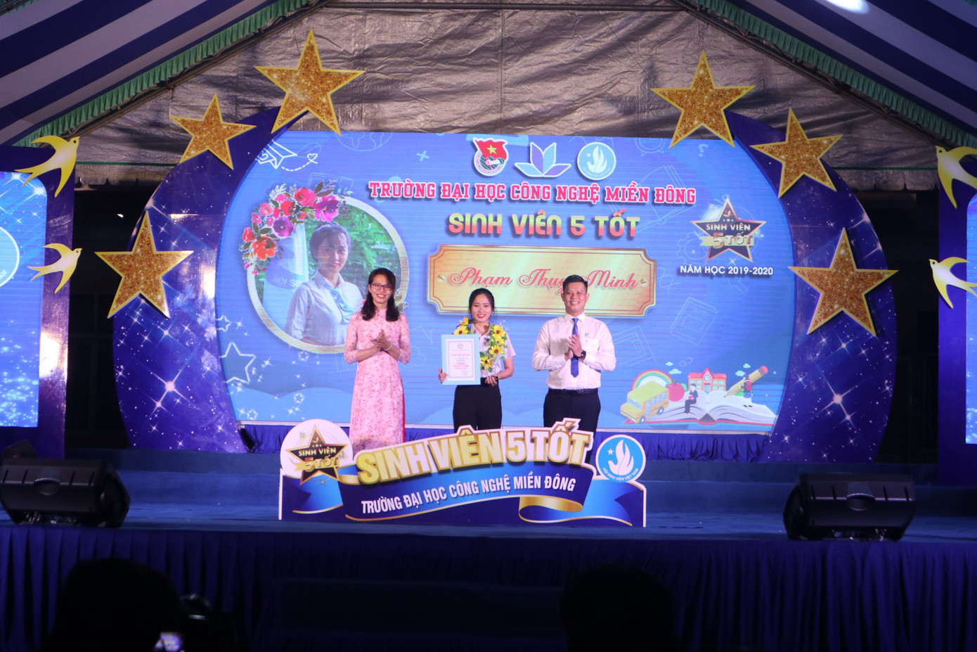 Trường ĐH Công nghệ Miền Đông tuyên dương “Sinh viên 5 tốt” và cán bộ Hội tiêu biểu ảnh 5