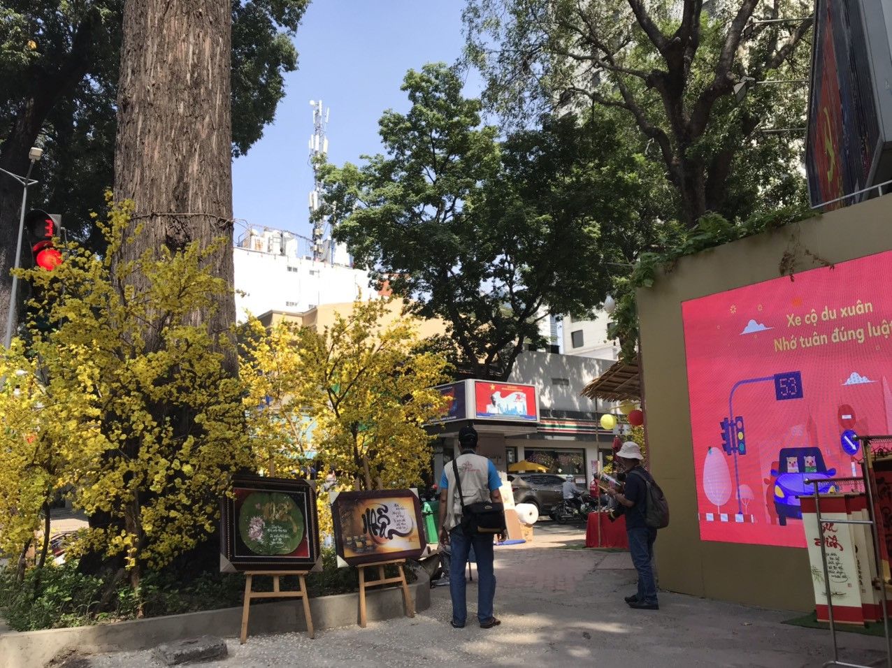 Lo ngại dịch bệnh, "phố ông đồ" tại TP. HCM vắng bóng người trẻ ảnh 19
