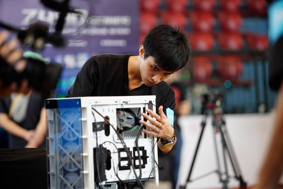 Đôi bạn thân vô địch cuộc thi công nghệ ảnh 1