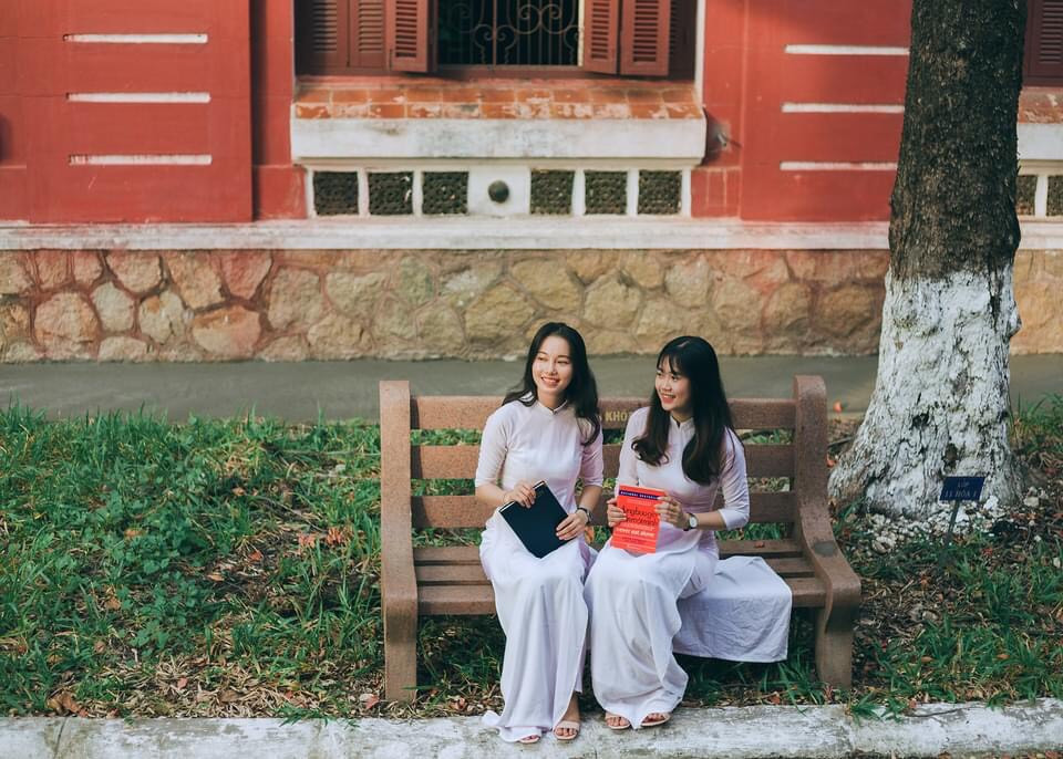 Vẻ đẹp mơ màng của nữ sinh Huế giữa mùa hoa điệp anh đào ảnh 12