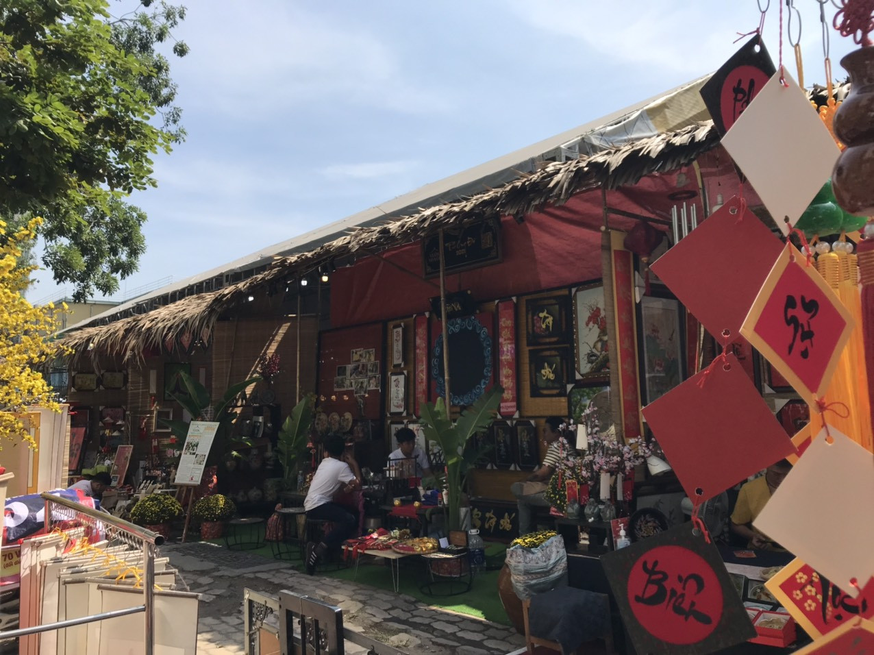 Lo ngại dịch bệnh, "phố ông đồ" tại TP. HCM vắng bóng người trẻ ảnh 18