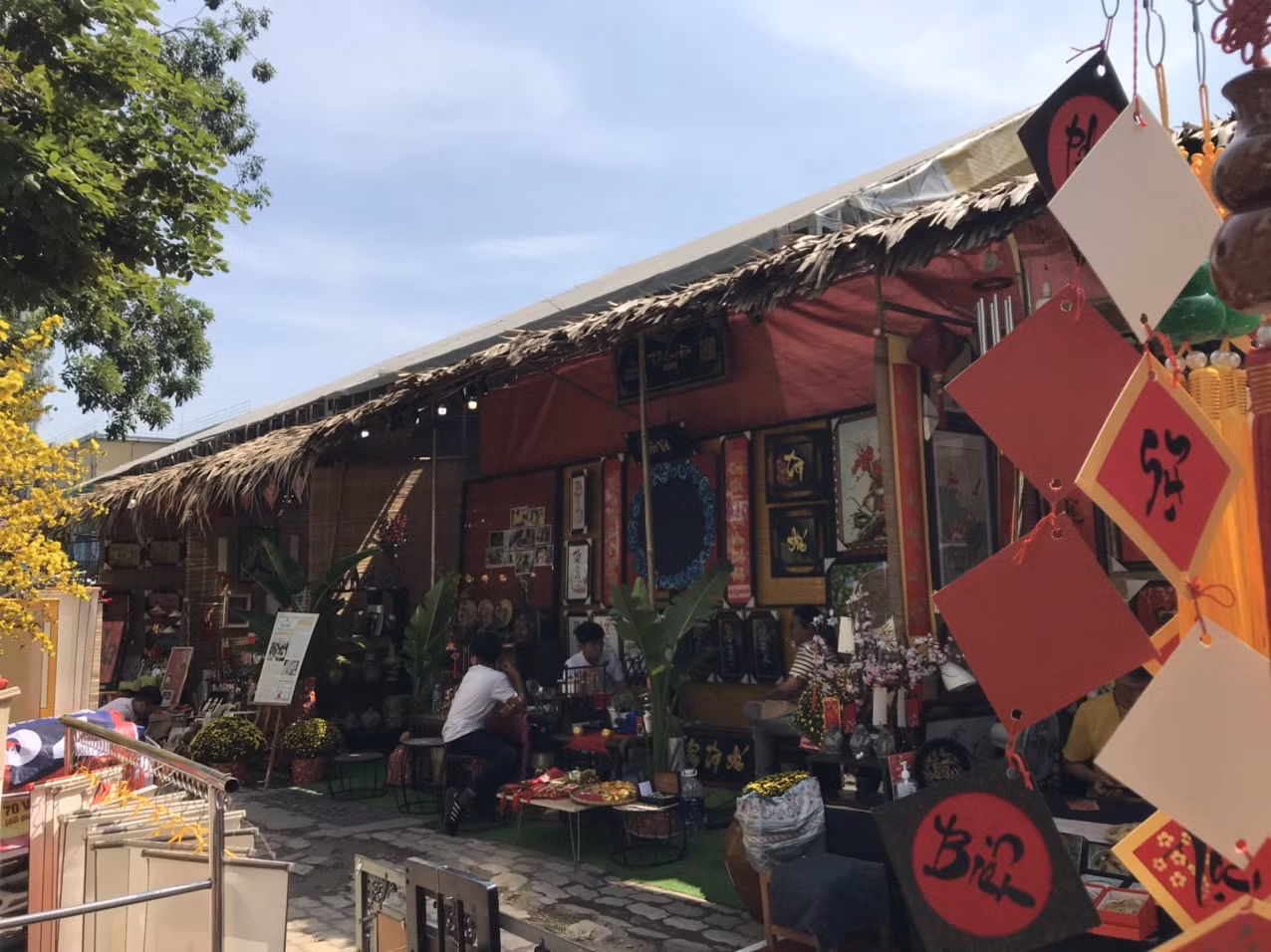 Lo ngại dịch bệnh, "phố ông đồ" tại TP. HCM vắng bóng người trẻ ảnh 18