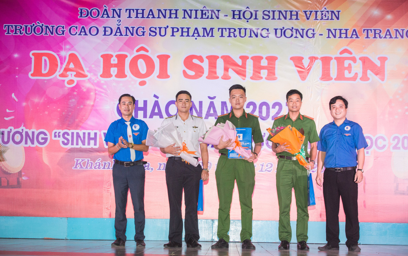 Đoàn trường CĐSP Trung ương Nha Trang tổ chức “Dạ hội chào năm 2021” ảnh 5