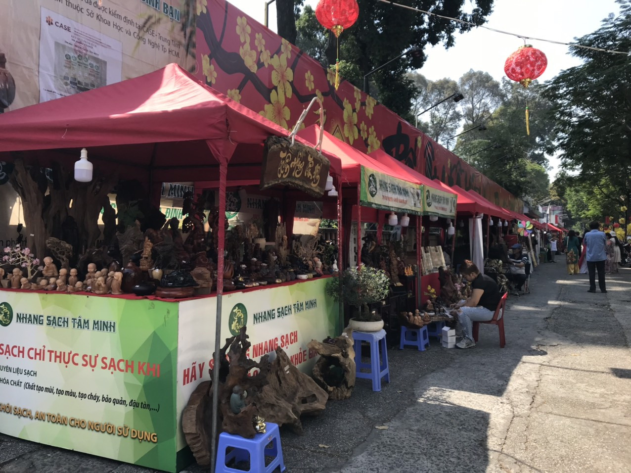 Lo ngại dịch bệnh, "phố ông đồ" tại TP. HCM vắng bóng người trẻ ảnh 4