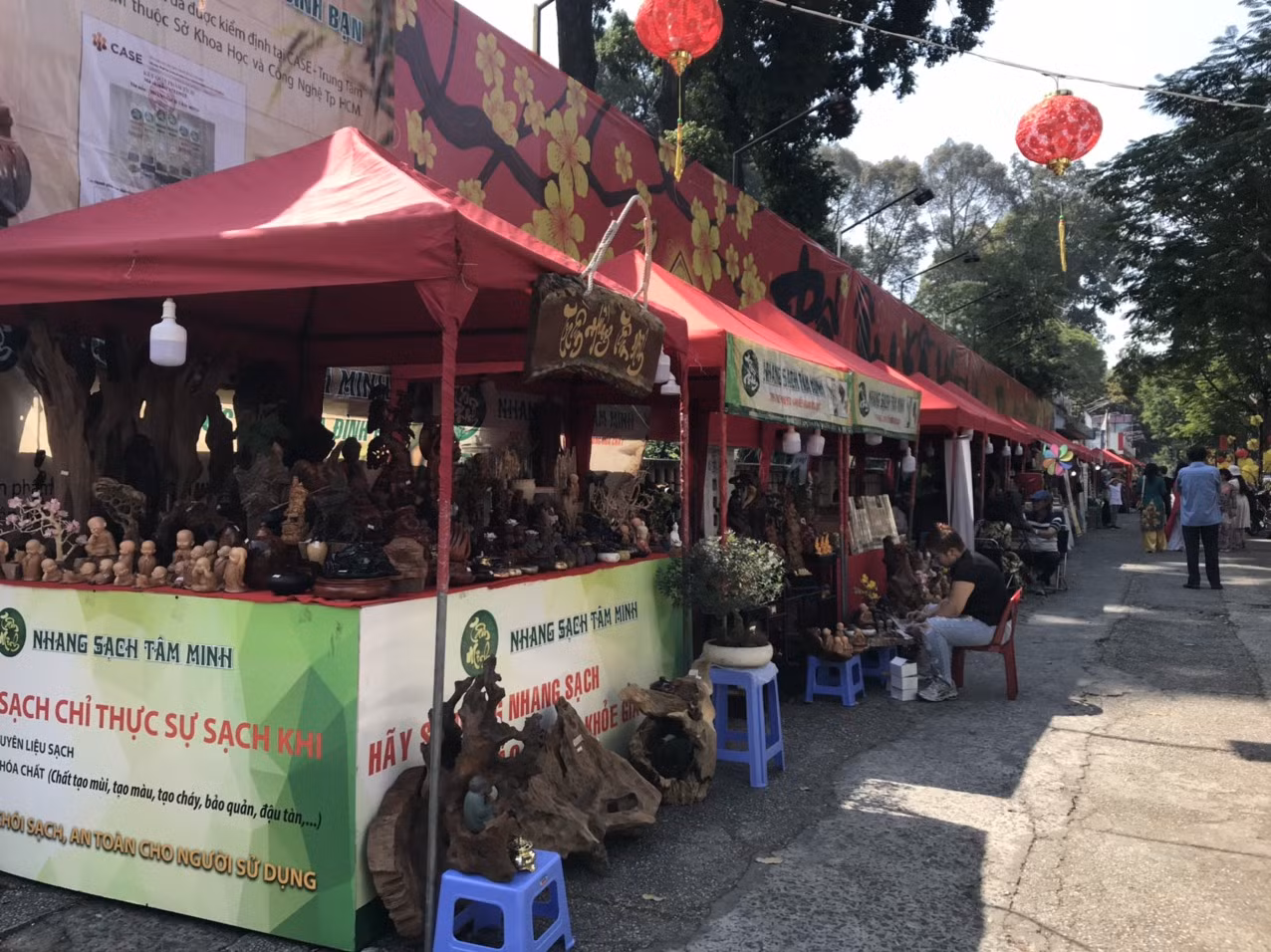 Lo ngại dịch bệnh, "phố ông đồ" tại TP. HCM vắng bóng người trẻ ảnh 4