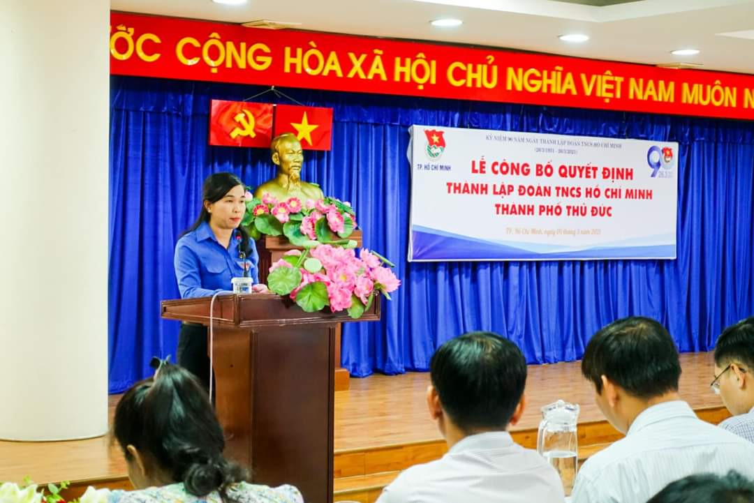 Chị Nguyễn Thị Minh Hồng, Bí thư Thành Đoàn TP. Thủ Đức phát biểu nhận nhiệm vụ. BCH Thành Đoàn TP.Thủ Đức ra mắt. Ra mắt Ban Chấp hành Thành Đoàn Thủ Đức ảnh 2
