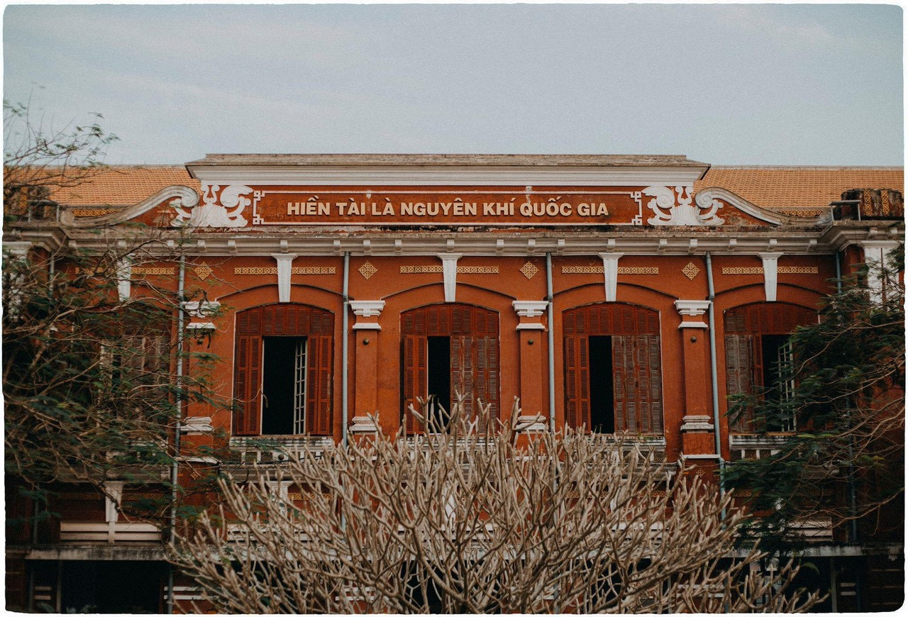 Vẻ đẹp mơ màng của nữ sinh Huế giữa mùa hoa điệp anh đào ảnh 9