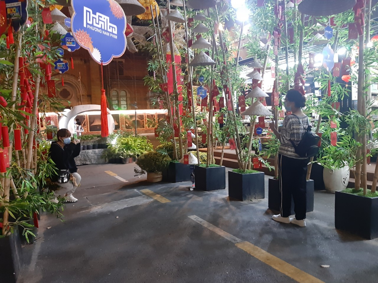 TP. HCM: Hàng quán bắt đầu nhộn nhịp trở lại ảnh 11