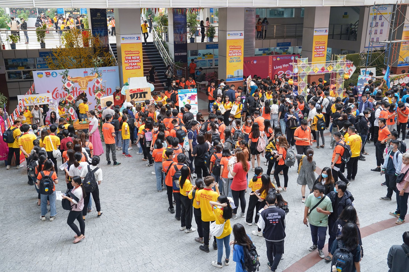 Sinh viên trường ĐH Công nghệ TP. HCM ra quân chiến dịch “Xuân tình nguyện” ảnh 4