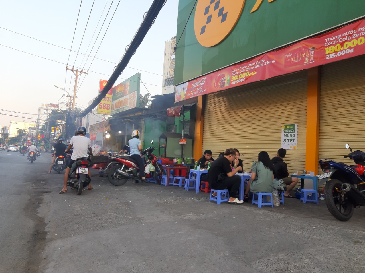 TP. HCM: Hàng quán bắt đầu nhộn nhịp trở lại ảnh 20