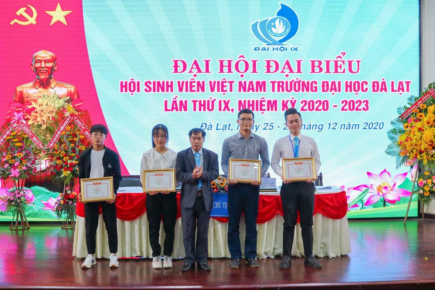 Chàng sinh viên “Sao Tháng Giêng” năng nổ ảnh 4