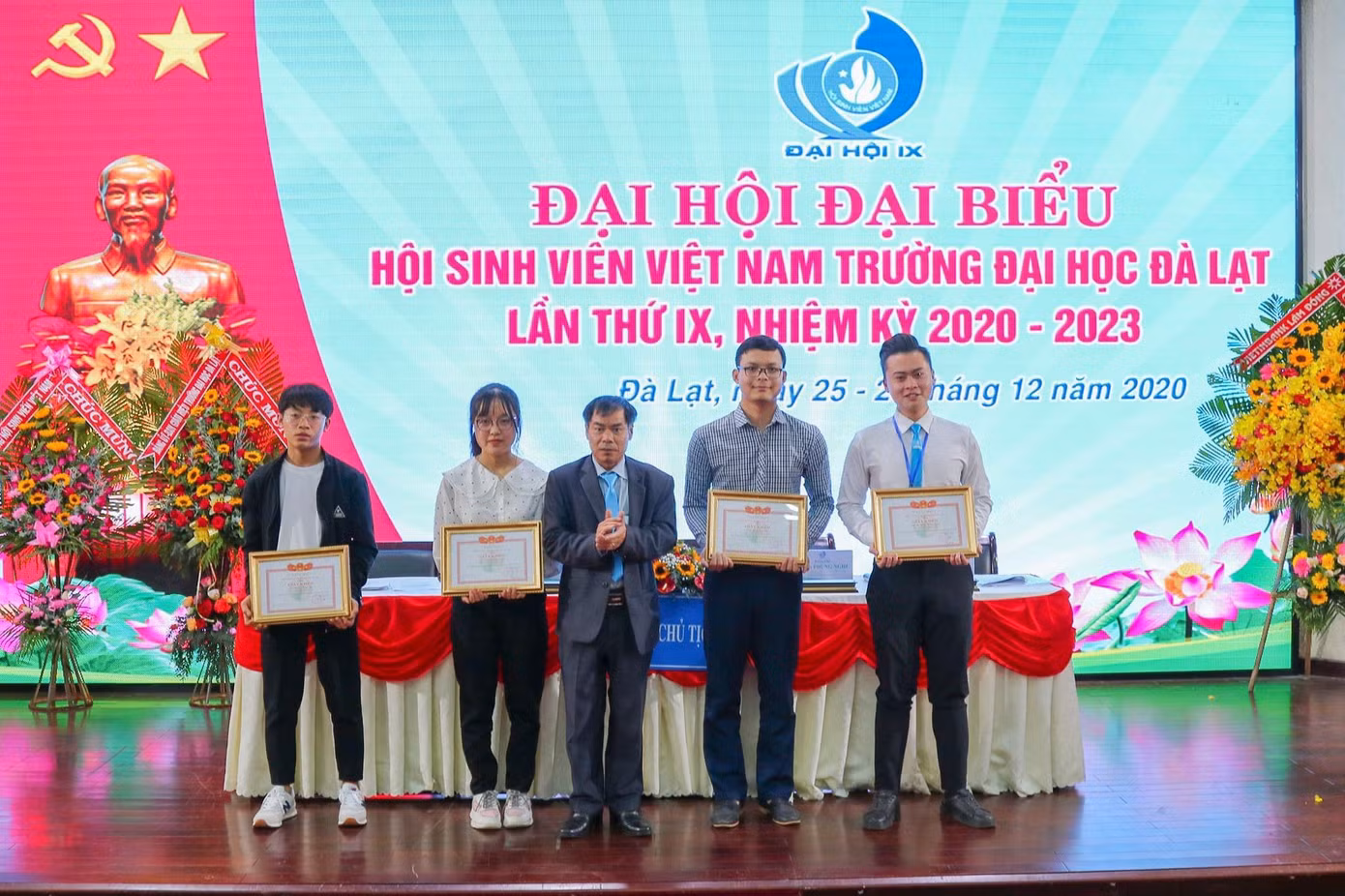 Chàng sinh viên “Sao Tháng Giêng” năng nổ ảnh 4