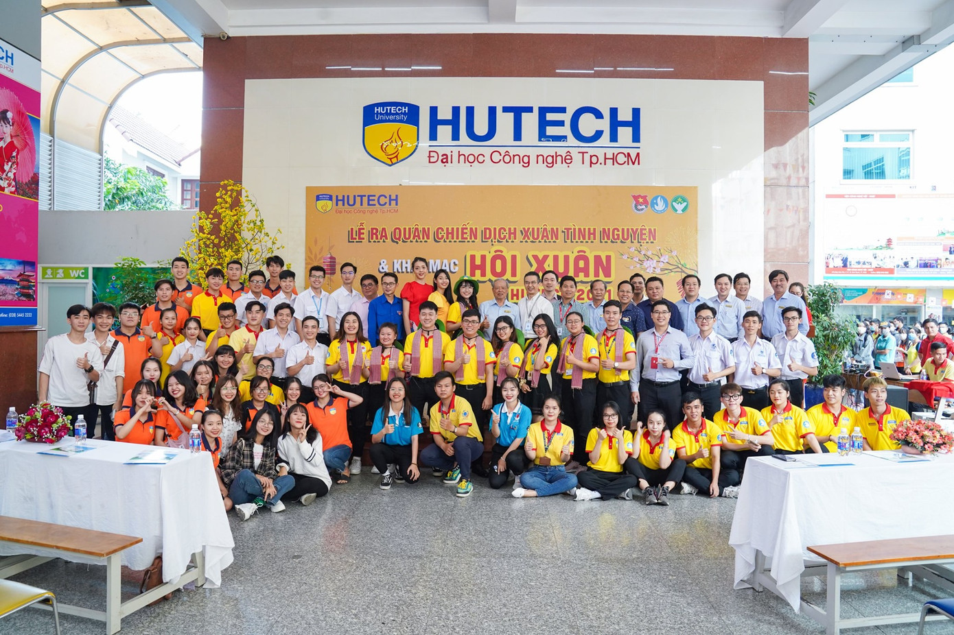 Sinh viên trường ĐH Công nghệ TP. HCM ra quân chiến dịch “Xuân tình nguyện” ảnh 1