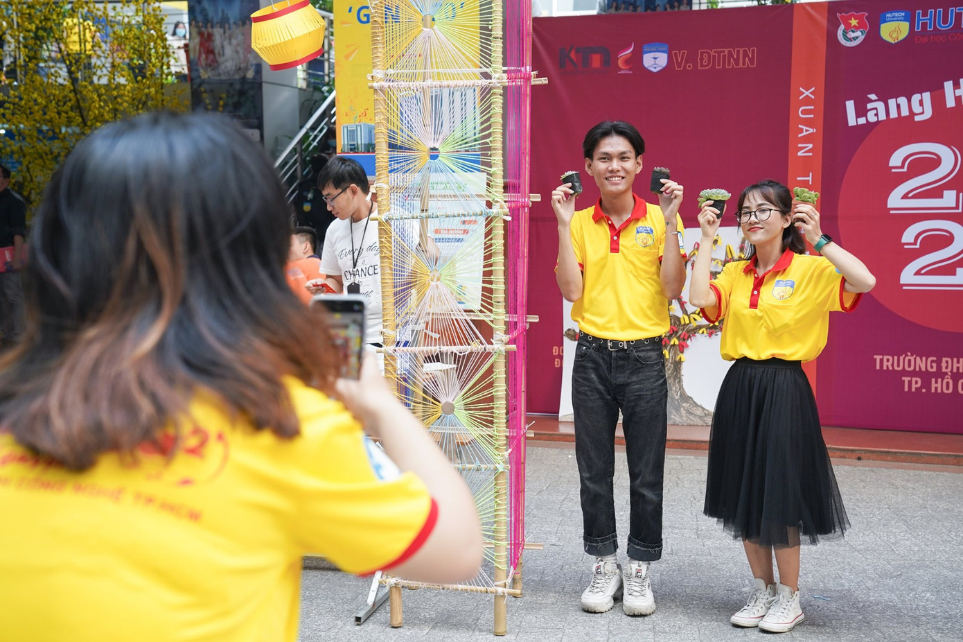 Sinh viên trường ĐH Công nghệ TP. HCM ra quân chiến dịch “Xuân tình nguyện” ảnh 7