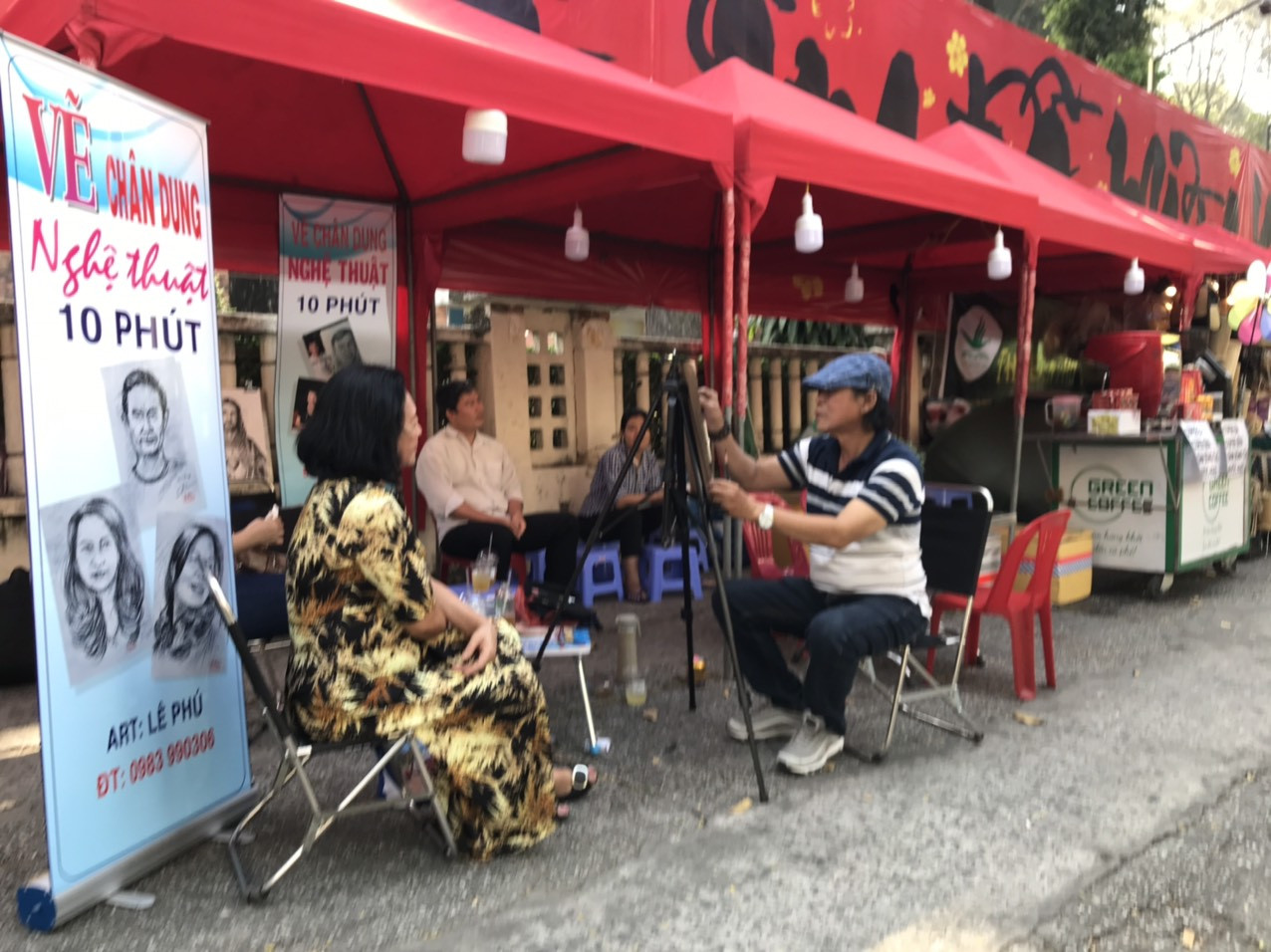 Lo ngại dịch bệnh, "phố ông đồ" tại TP. HCM vắng bóng người trẻ ảnh 16