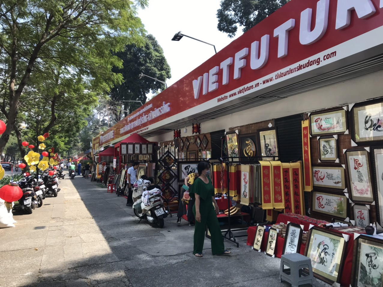 Lo ngại dịch bệnh, "phố ông đồ" tại TP. HCM vắng bóng người trẻ ảnh 5