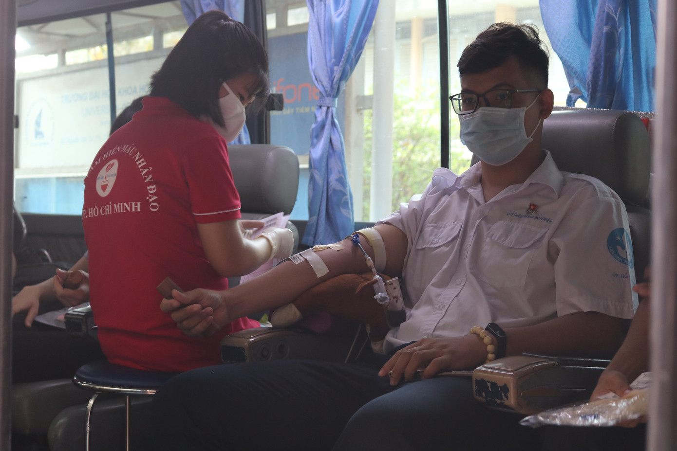 Hội Sinh viên trường ĐH KHTN (ĐHQG TP. HCM) tổ chức chương trình hiến máu tình nguyện ảnh 12