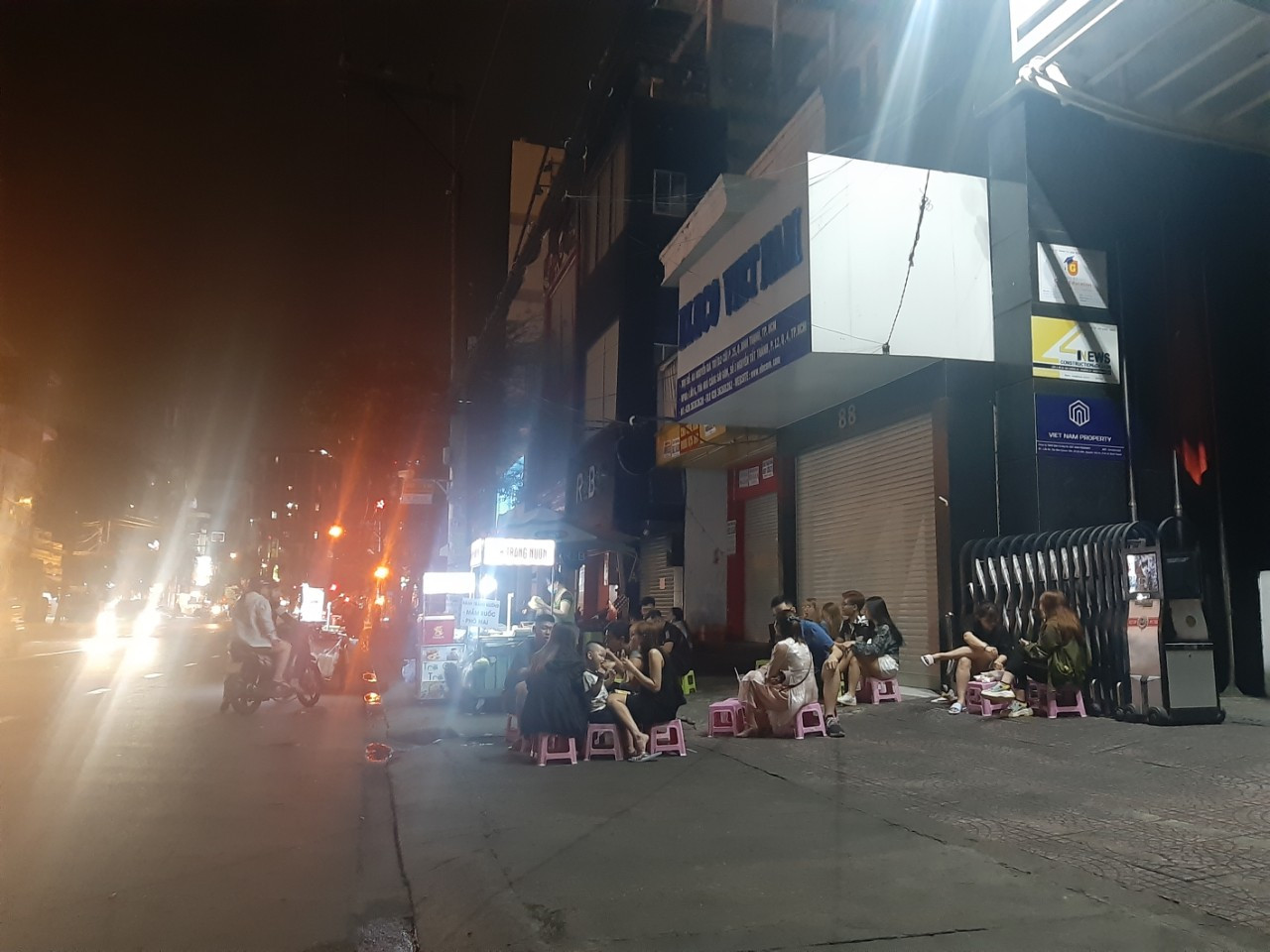 Giới trẻ Sài Gòn chuyển đón Giao thừa tại các quán cà phê ảnh 9