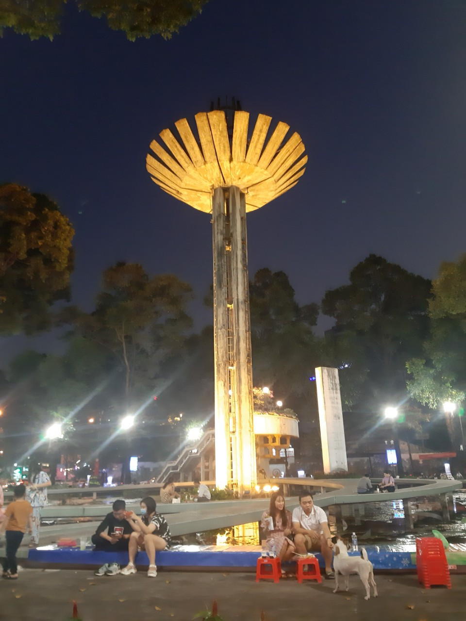 TP. HCM: Hàng quán bắt đầu nhộn nhịp trở lại ảnh 12