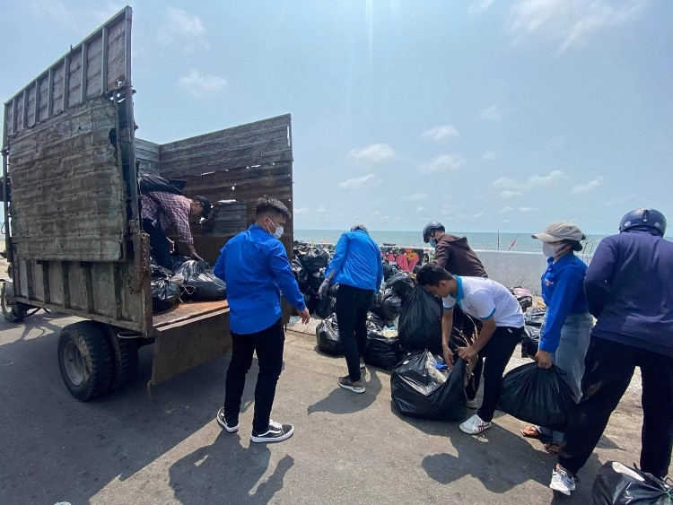 “Ngày Chủ Nhật Xanh” để làm sạch biển ảnh 8