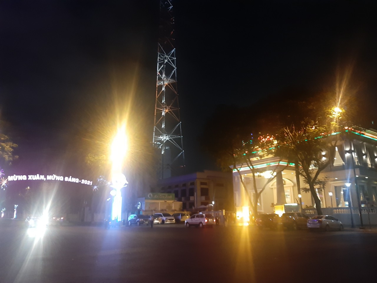 Giới trẻ Sài Gòn chuyển đón Giao thừa tại các quán cà phê ảnh 2