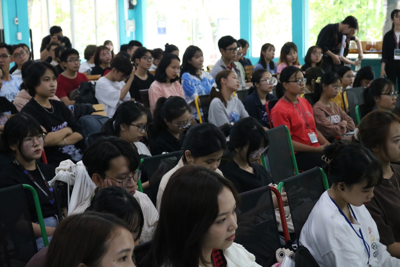 Giúp sinh viên có thêm kỹ năng hội nhập quốc tế ảnh 1