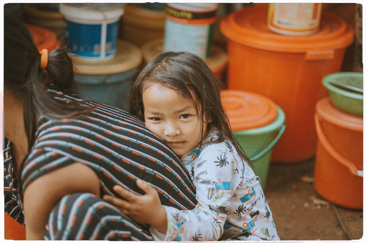 Xúc động bộ ảnh “câu chuyện đặc biệt hai mẹ con” của nữ nhiếp ảnh gia Quảng Ngãi ảnh 14