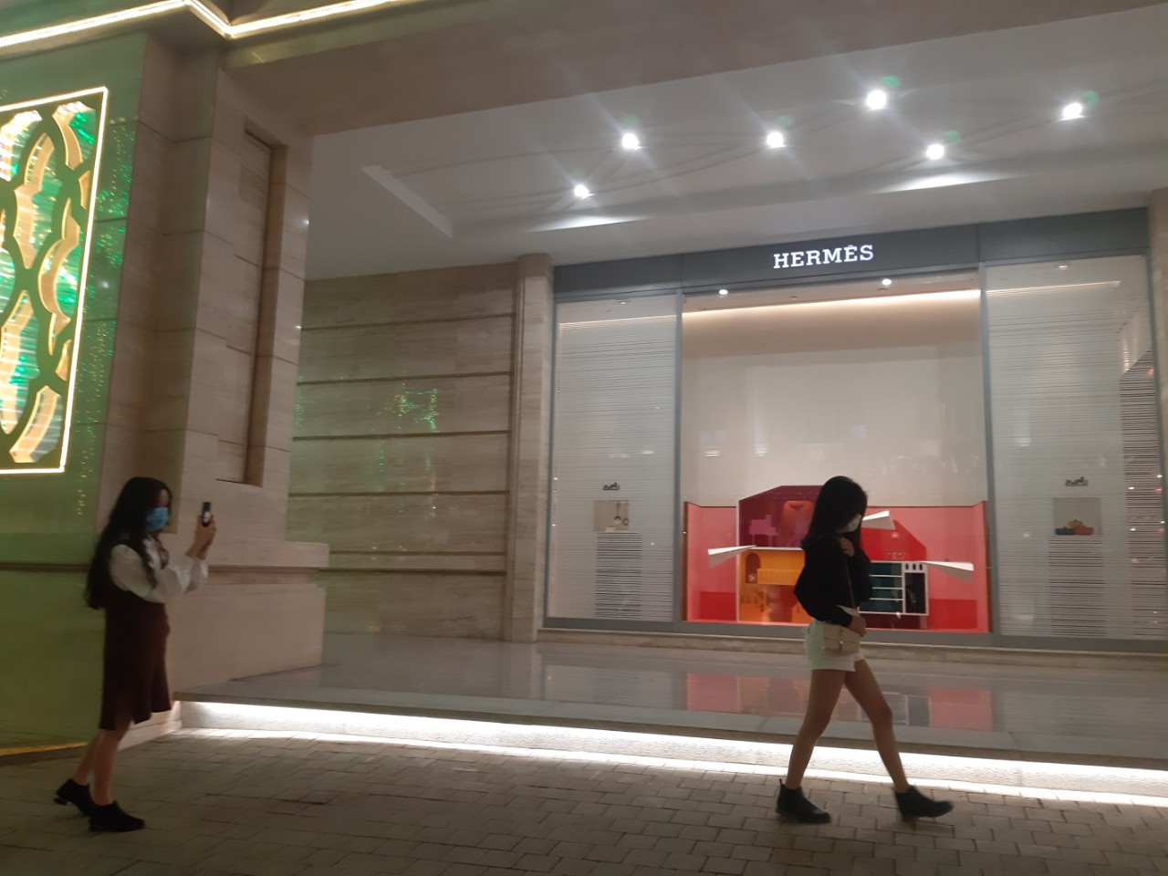 TP. HCM: Hàng quán bắt đầu nhộn nhịp trở lại ảnh 7