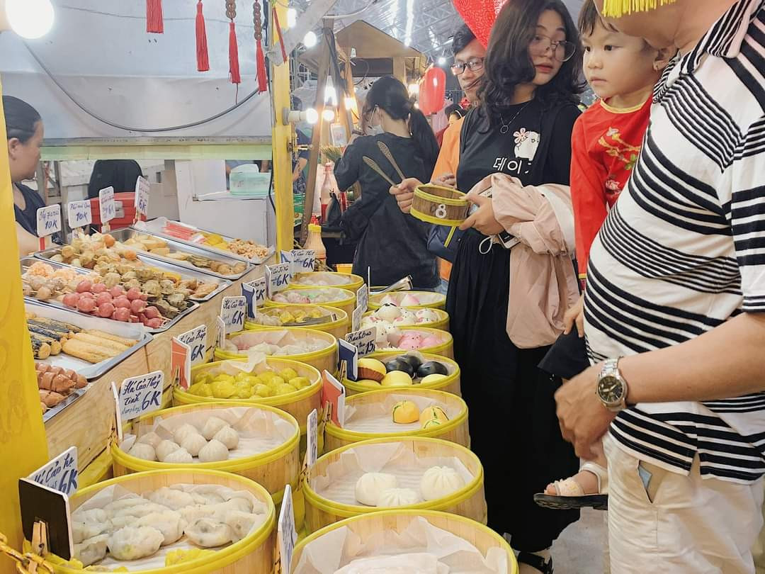 TP. HCM: Hàng quán bắt đầu nhộn nhịp trở lại ảnh 19