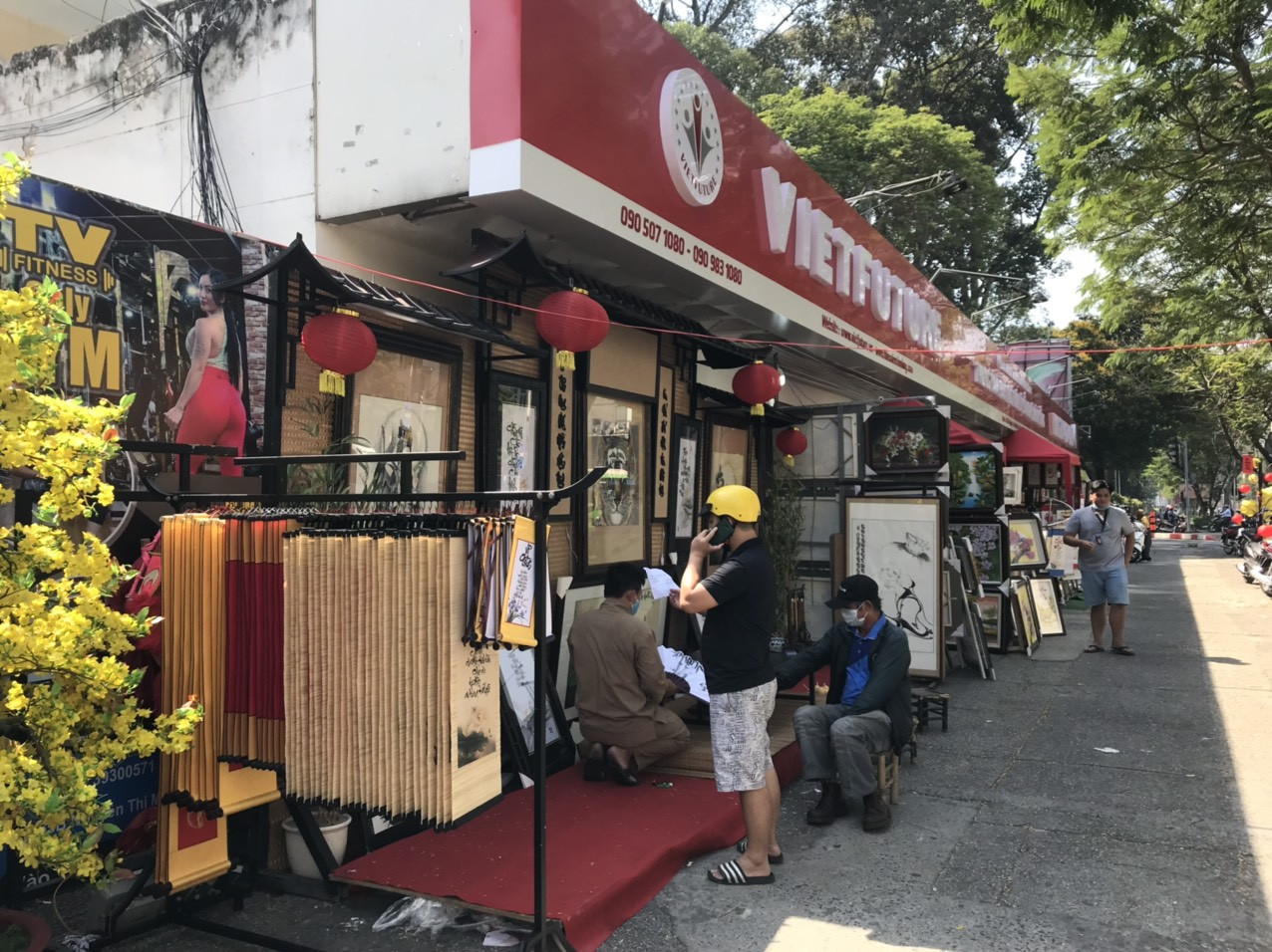 Lo ngại dịch bệnh, "phố ông đồ" tại TP. HCM vắng bóng người trẻ ảnh 7