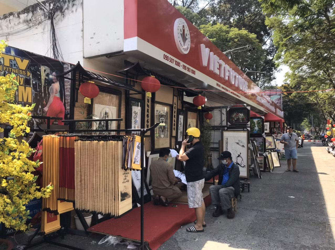 Lo ngại dịch bệnh, "phố ông đồ" tại TP. HCM vắng bóng người trẻ ảnh 7