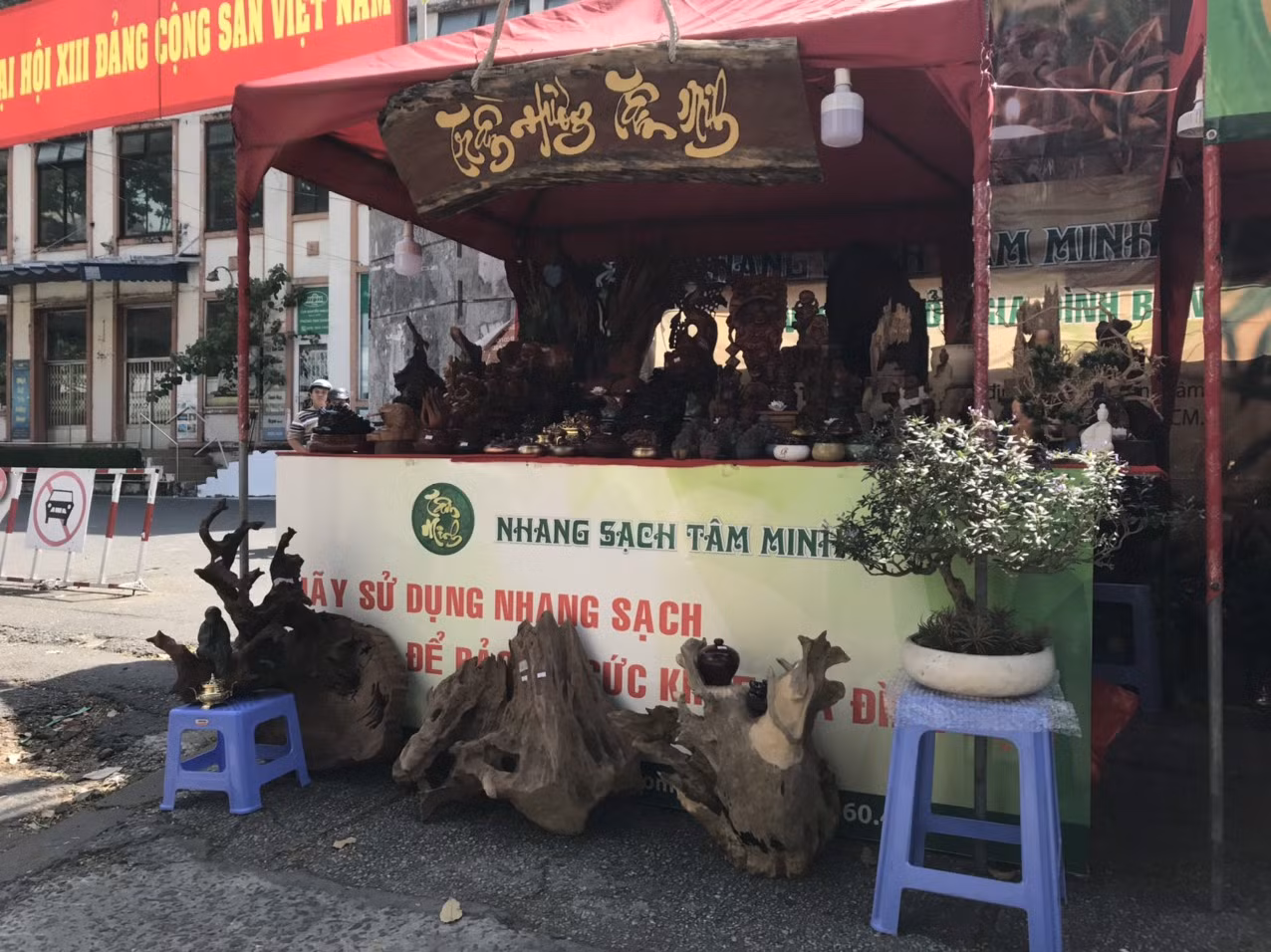 Lo ngại dịch bệnh, "phố ông đồ" tại TP. HCM vắng bóng người trẻ ảnh 13
