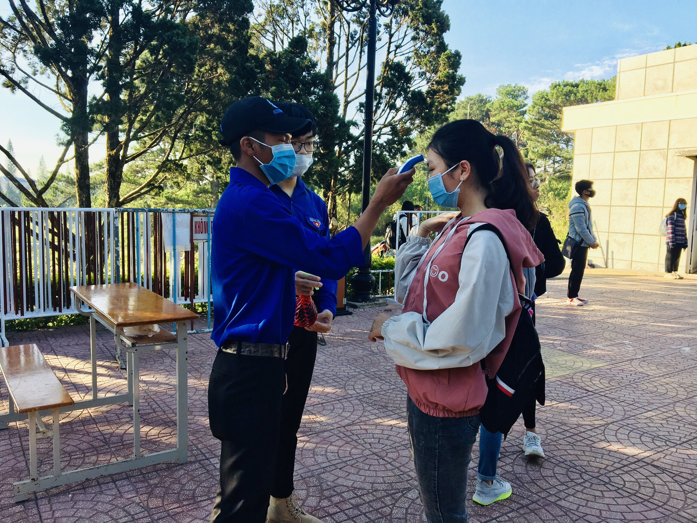 Sinh viên nóng lòng trở lại trường ảnh 3