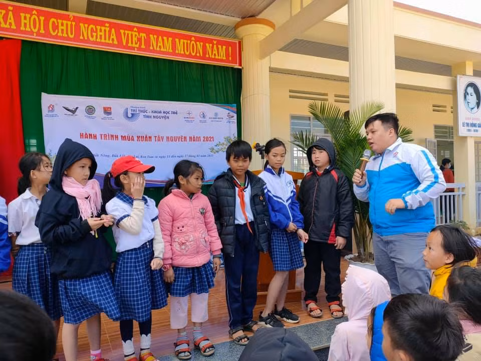 Trí thức Khoa học Trẻ Tình nguyện TP. HCM đến Tây Nguyên ảnh 1