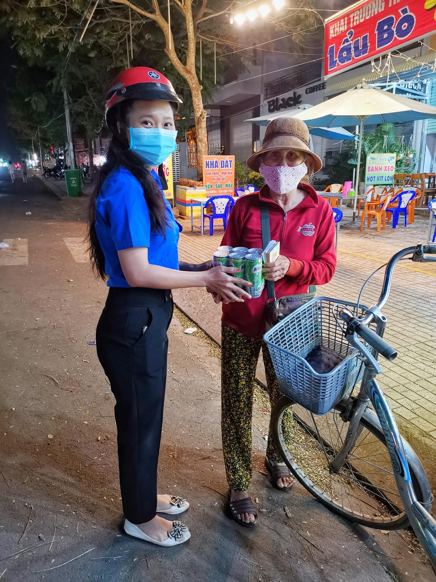 “Màu áo xanh” sẻ chia trong Tháng Thanh niên ảnh 13