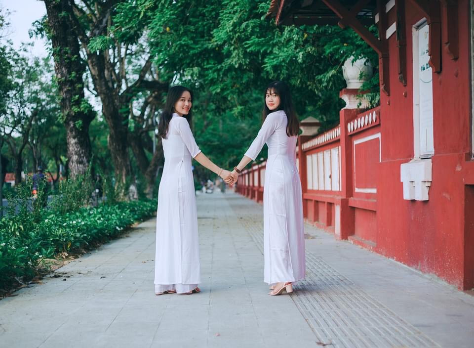 Vẻ đẹp mơ màng của nữ sinh Huế giữa mùa hoa điệp anh đào ảnh 13